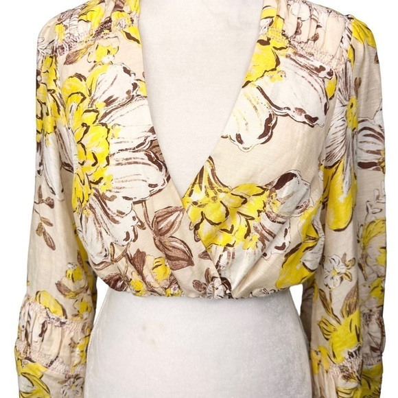 NWOT Significant Other top linen yellow flower crop blouse shirt Aisha Revolve 4 - Picture 10 of 15